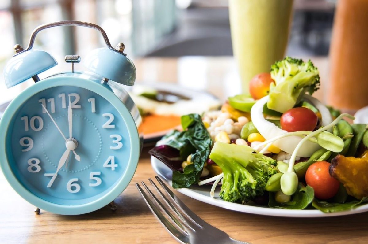 Benefits-of-Intermittent-Fasting-Featured-Image-1-e1651305540354